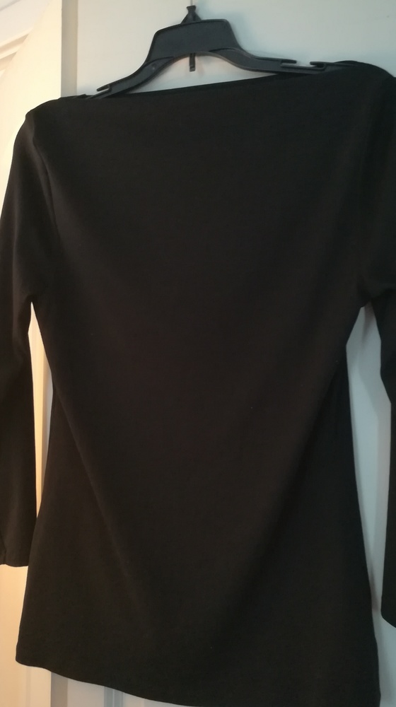 Women's Med black boatneck tee